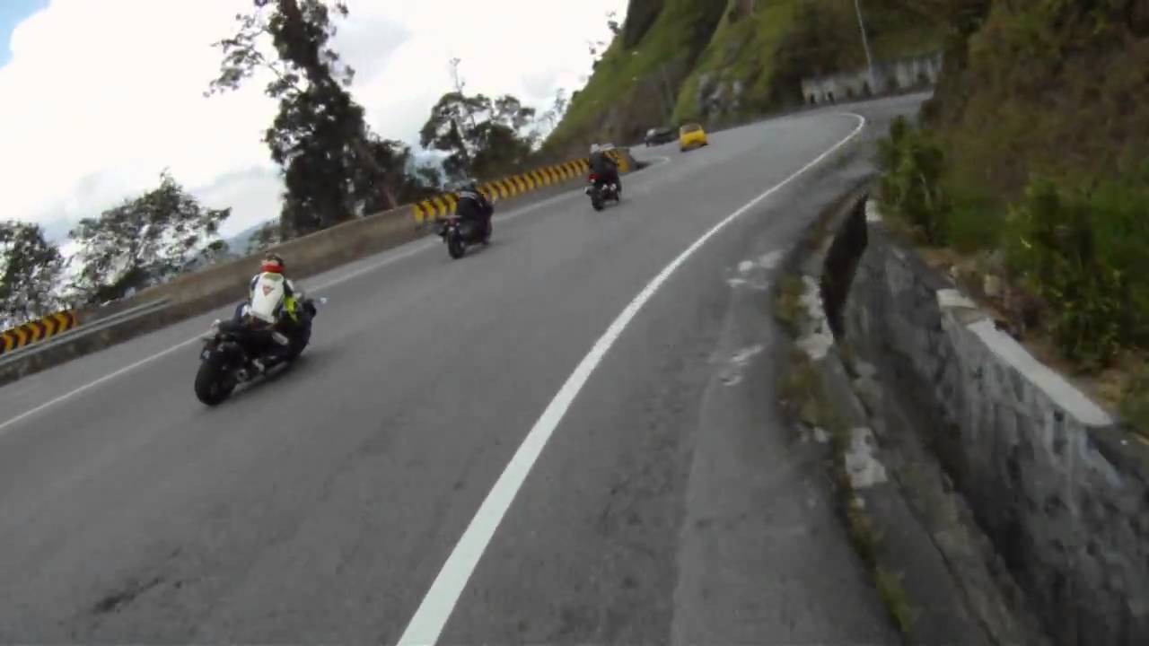 Harley XR1200 Shoots BMW S1000RR