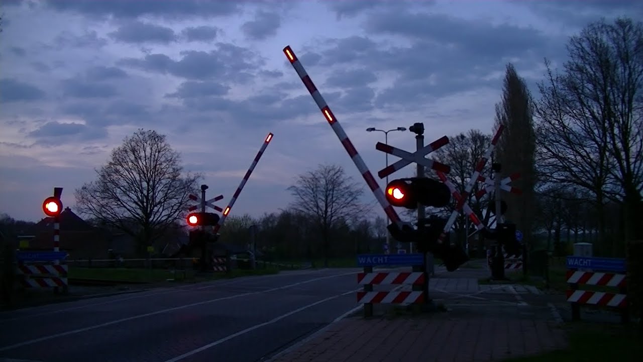 Spoorwegovergang Lichtenvoorde-Groenlo // Dutch railroad crossing