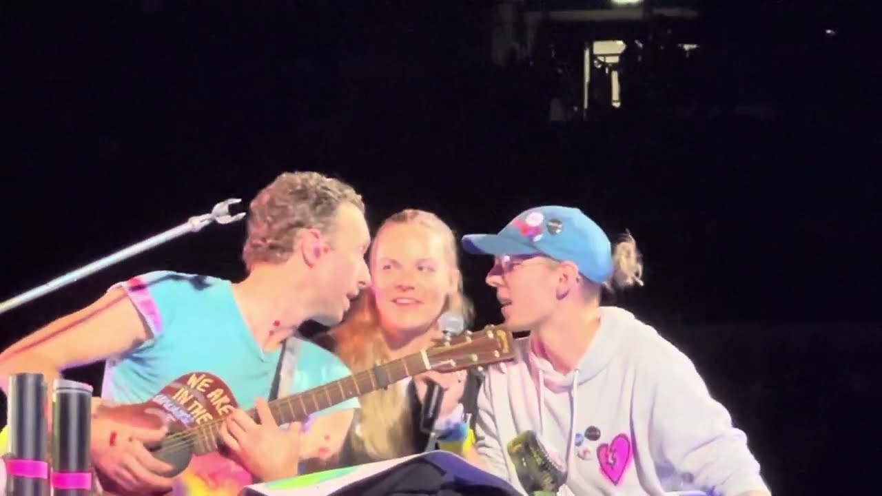 Coldplay, Us Against The World,  Wembley Stadium, London 30 08 25 