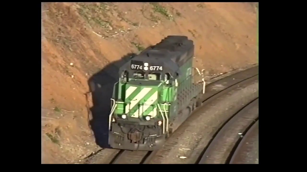 Trains in Seattle | Twilight of BN green & Amtrak F40PH