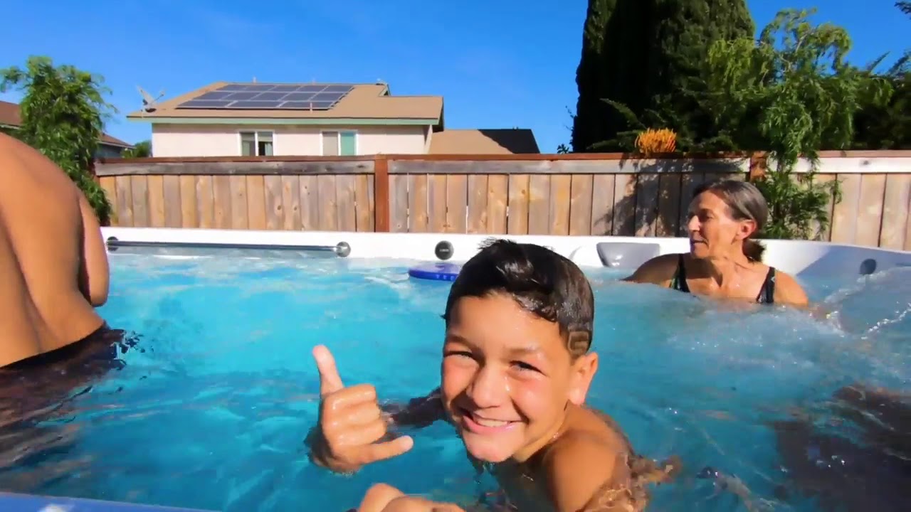Endless Pools R500 -vastavirta-altaan esittelyvideo