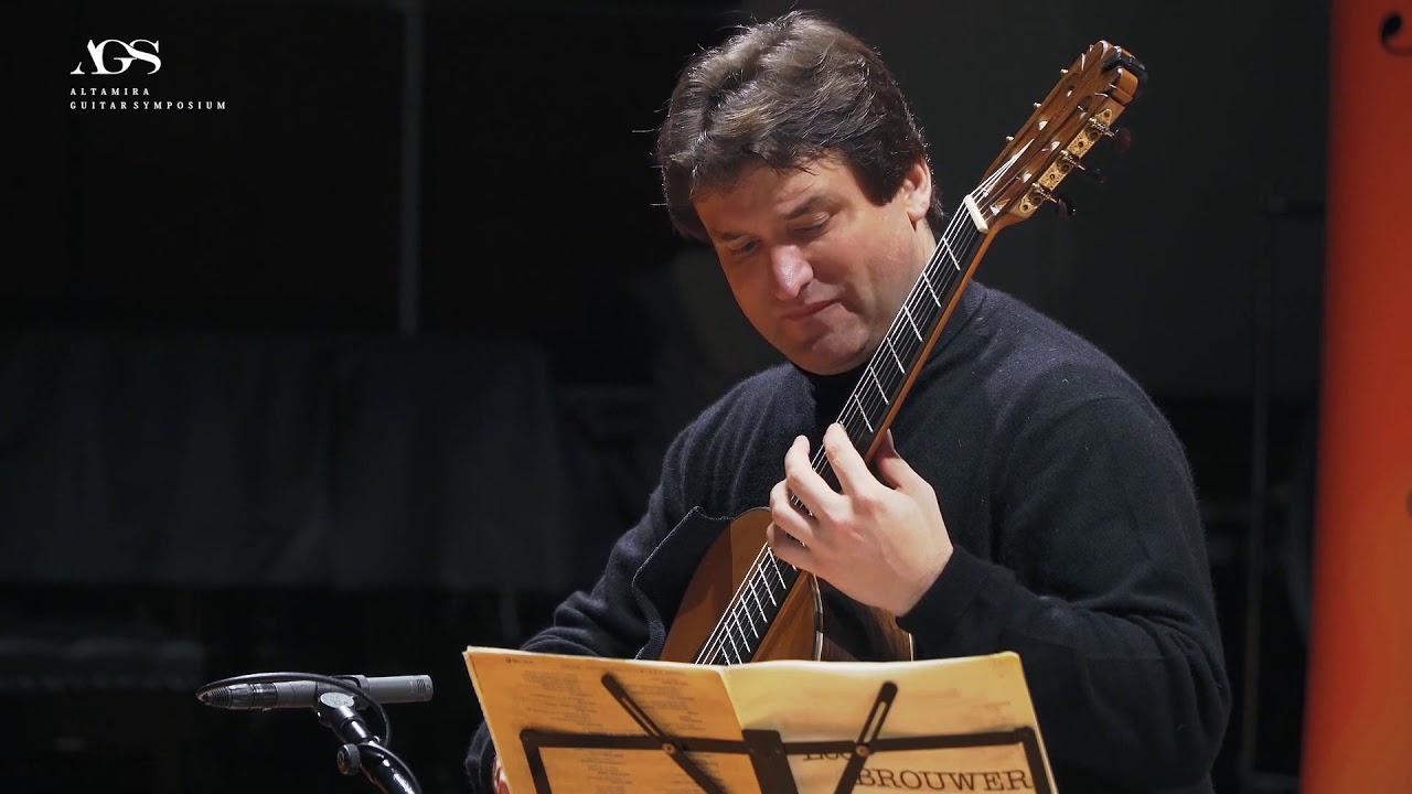 Rene Izquierdo plays 'Preludios Epigramaticos' by Leo Brouwer. Altamira Guitars