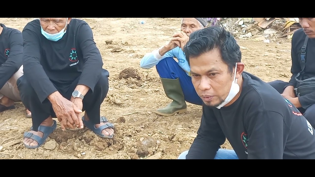 TAHLIL DAN DO'A BERSAMA UNTUK korban bencana tanah longsor.Keluarga besar lintang Astha. 