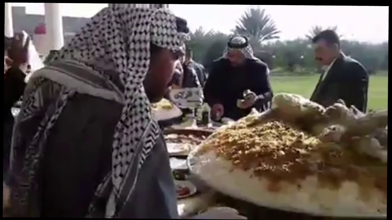 مأدبة طعام في مضيف الشيخ خميس عبد السادة رئيس عشيرة البوغزلان بحضور شيوخ بيت فياض !''