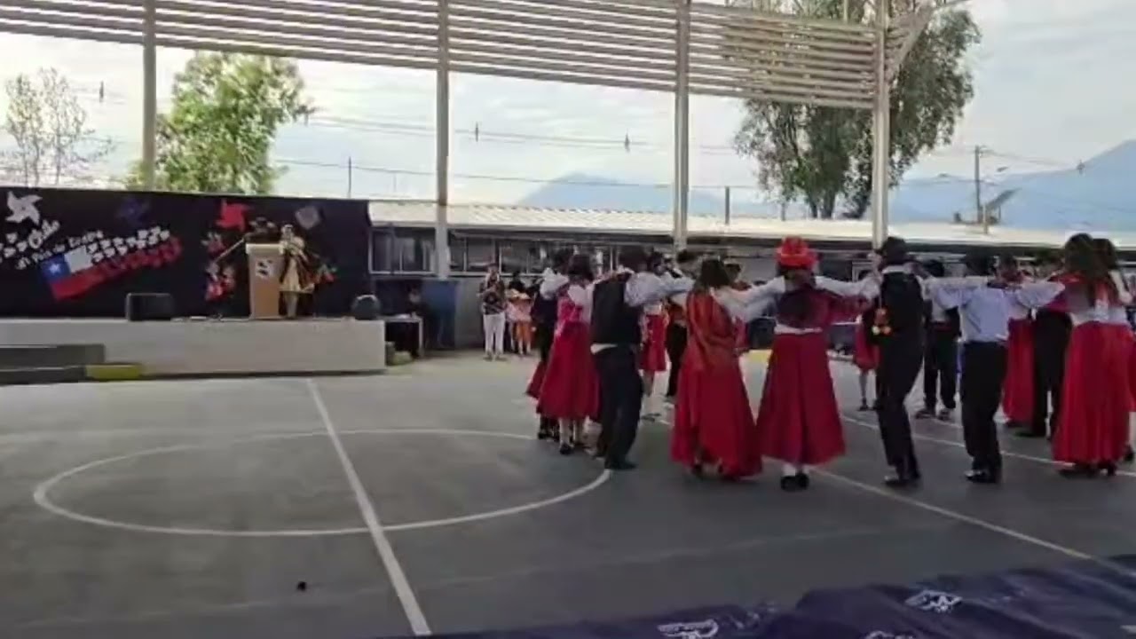 Cacharpaya baile del 7° año básico.