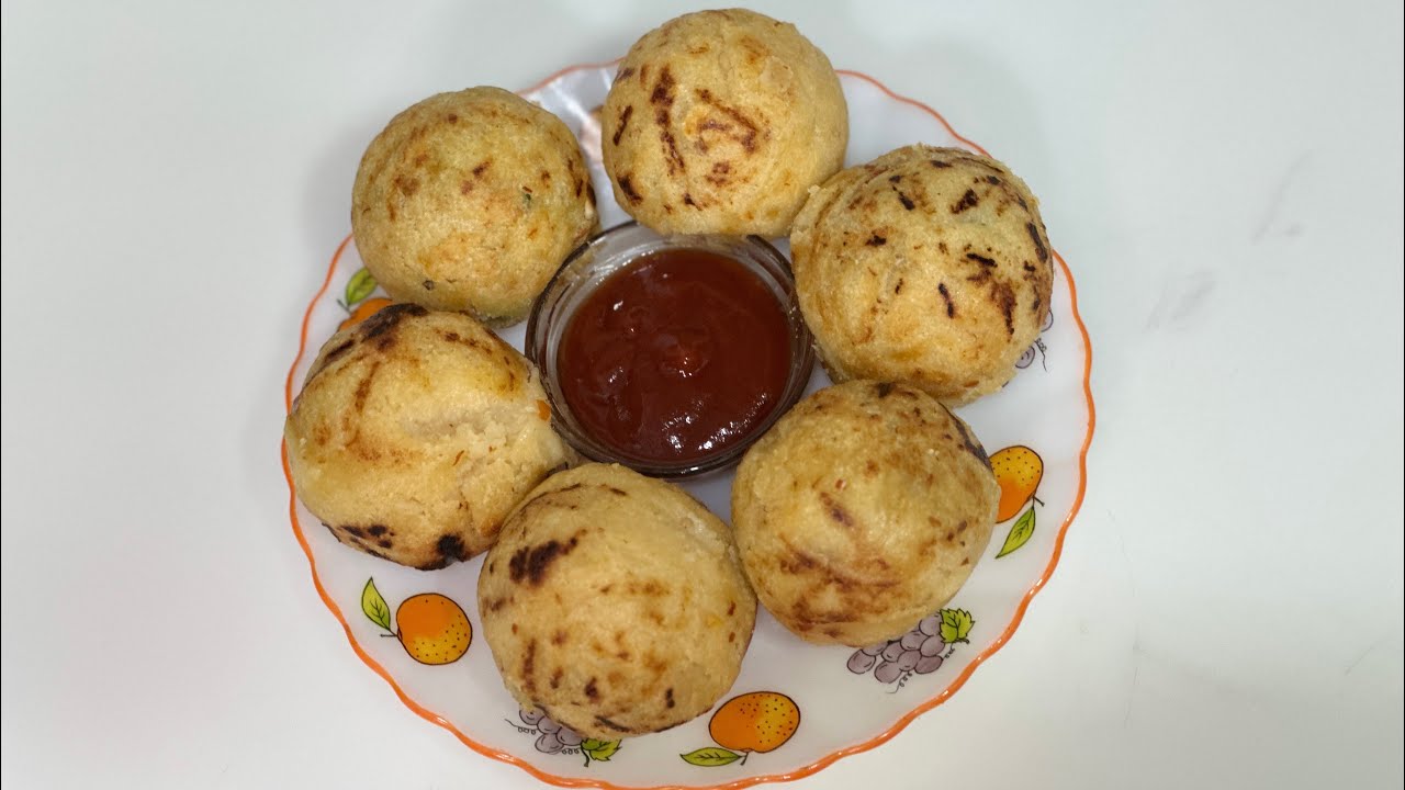 CHEESE AND POTATO STUFFED SUJI BOMBS