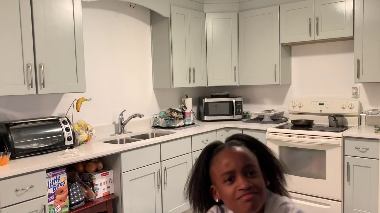 WHEN YOUR KIDS SNEAK SNACKS AFTER THEY JUST ATE DINNER!!🍭🍪🍫 *Dad is crazy*