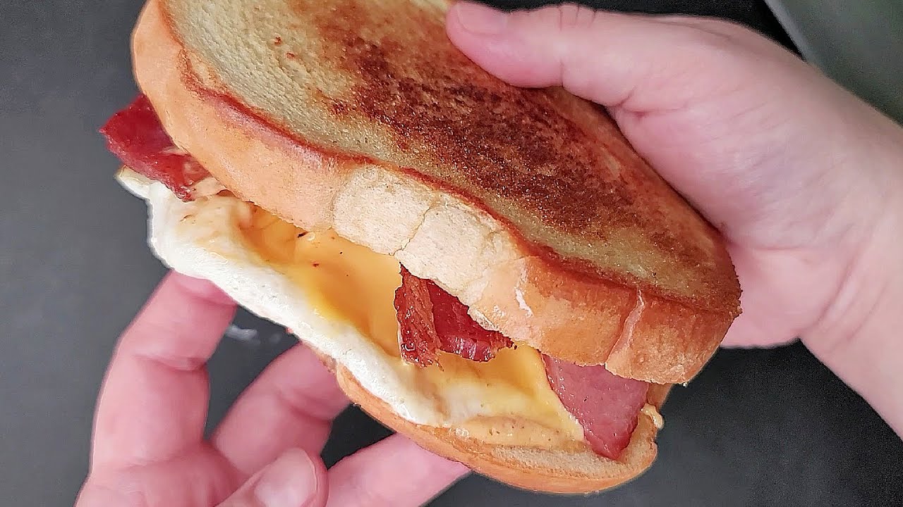 BREAKFAST SANDWICH | Bacon Egg & Cheese Sandwich