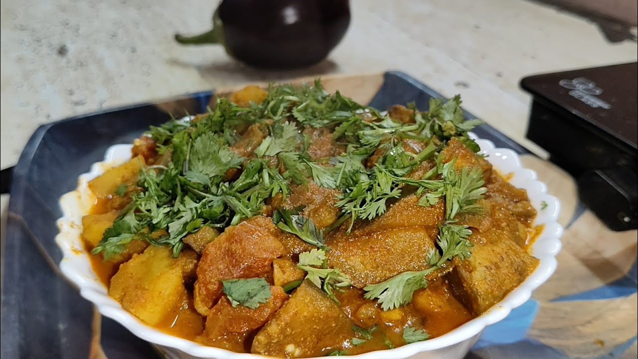 चटपटी मसाला बैंगन सब्जी🤤🍆🥔 बैंगन आलू की सब्जी रेसिपी - Baigan ki sabji #viral #viralvideo #trending