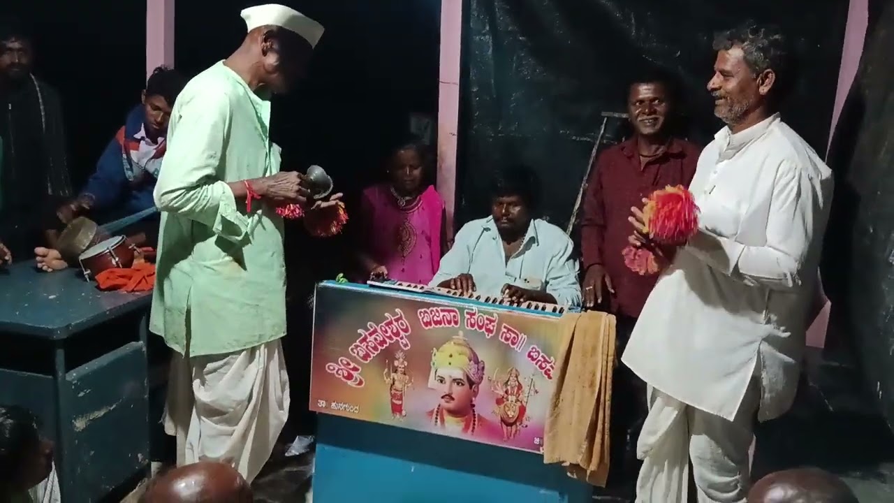 ಹುನಗುಂದ ತಾಲೂಕಿನ ತಿಮ್ಮಾಪುರ ಮದ್ದೂರು ಪತ್ರಿ ಗಿಡದ ಬಸವೇಶ್ವರ ಜಾತ್ರೆಯಲ್ಲಿ ಬಸವನ ನಾಳ ಭಜನಾ
