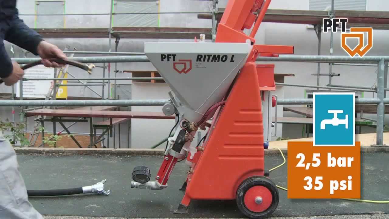 PFT RITMO L w trakcie pracy/ kompaktowy agregat tynkarski