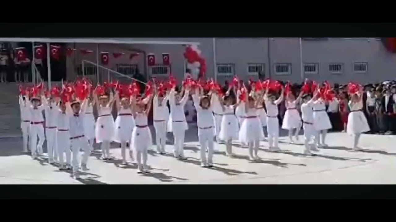 Bizim 29 Ekim dansımız 4/?'ler olarak galiba. BEN TÜRK ÇOCUĞUYUM      