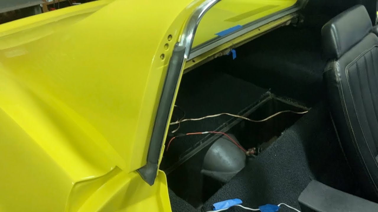Установка уплотнителя на C3 Corvette — стойка B