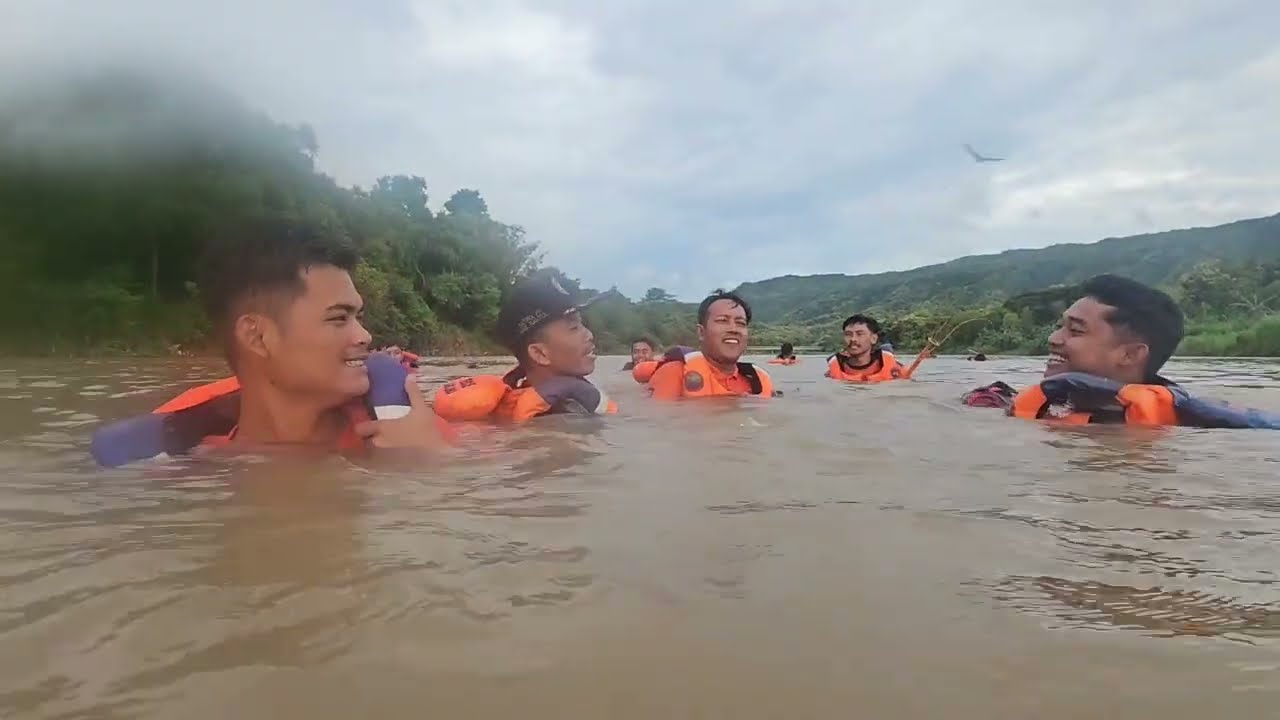 Podcas bersama lumba senior dan junior di sungai opak 😊😊 kurang kopine guys 😅🤣🤣