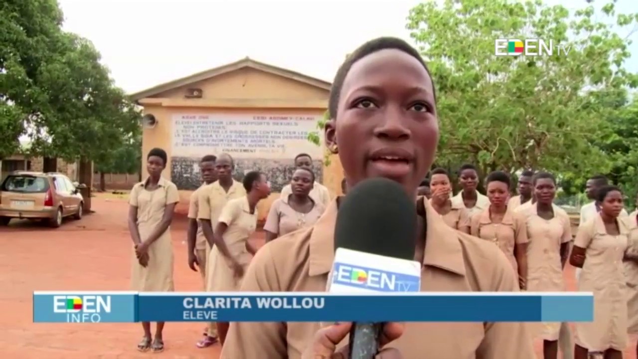 Cérémonie des couleurs : L’hymne national exécuté en plusieurs langues
