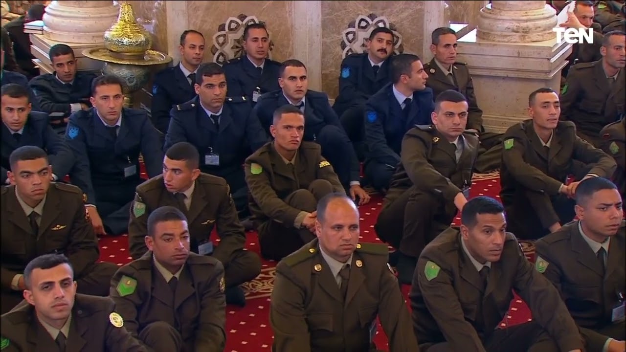 الرئيس السيسي يؤدي صلاة الجمعة بمسجد المشير طنطاوي تزامنا مع اذكرى يوم الشهيد والـ 10  من رمضان