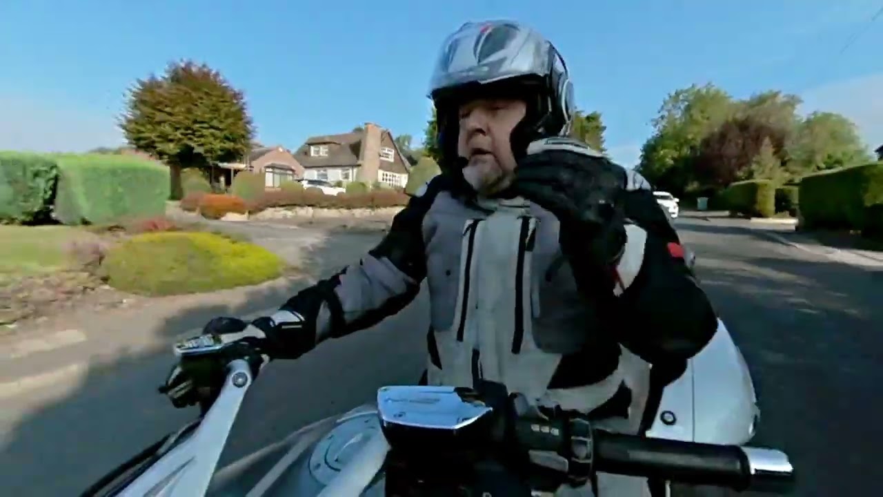 B&B RIDEOUT TO LAKESIDE CAFE, SUPERBIKE FACTORY FINISHING AT CMC CLAYCROSS. 27 SEPT' 2025