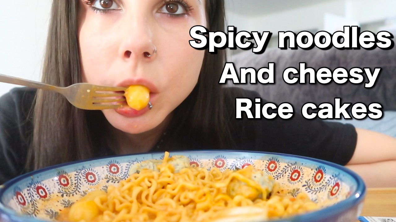 SPICY NOODLES AND CHEESY RICE CAKES Eating Show