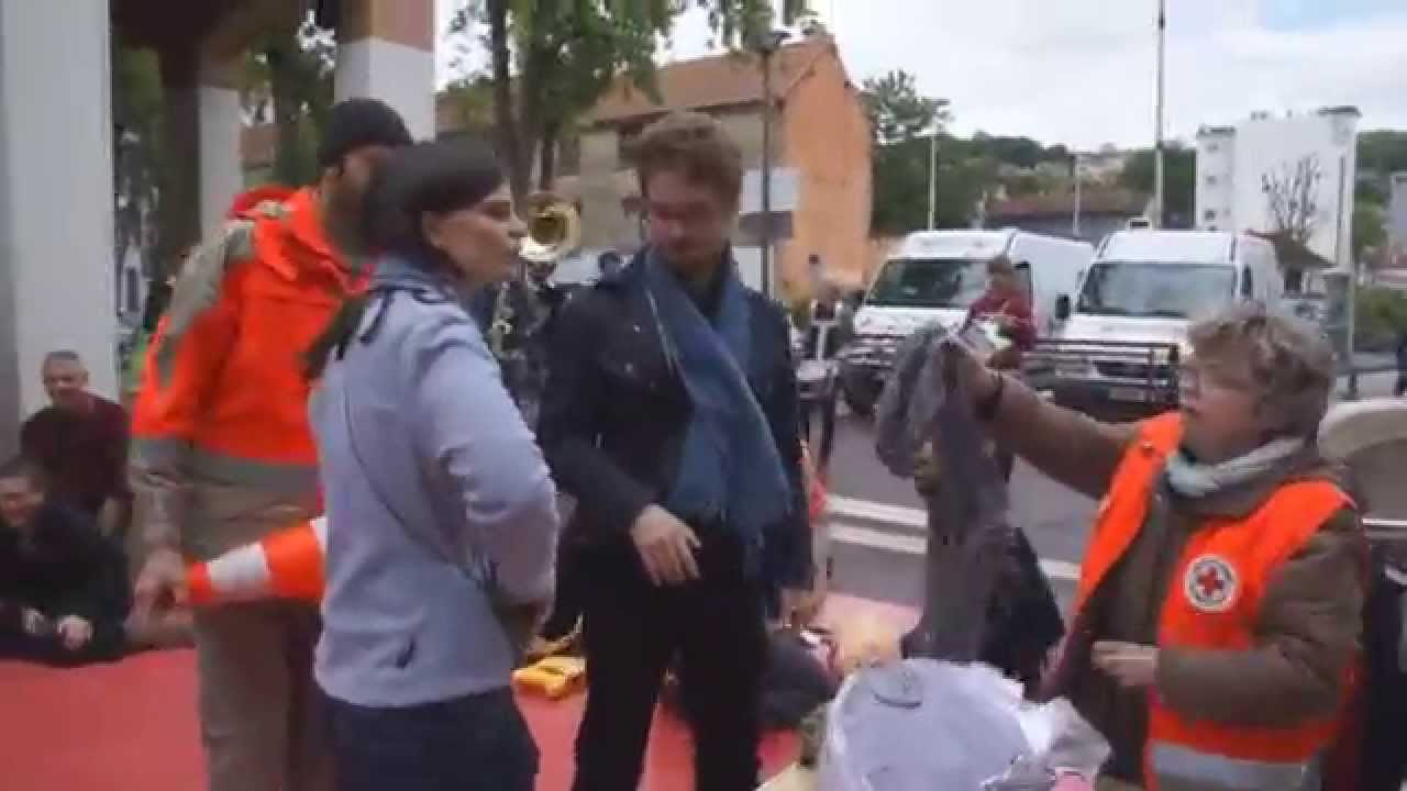 Flash Mob: Croix-Rouge française 150 ans à vos cotés !