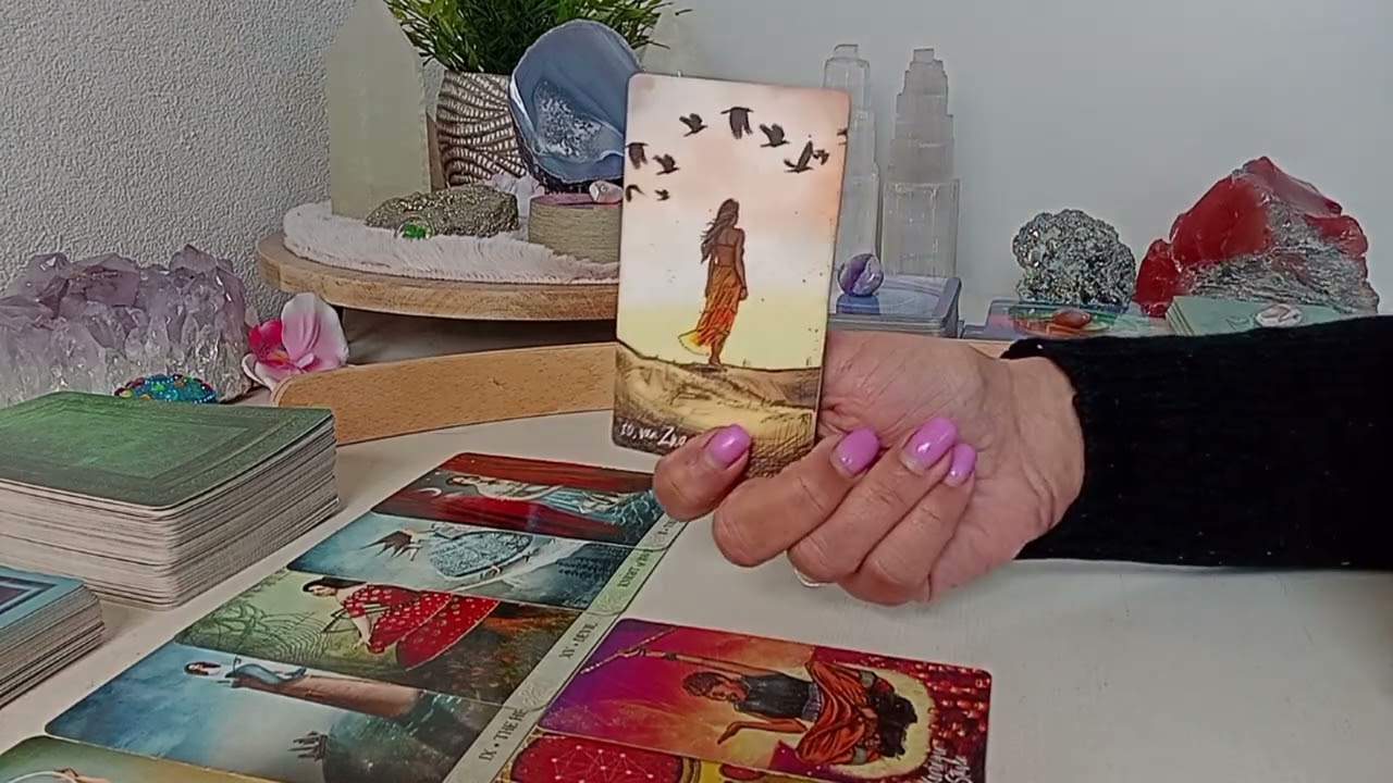 Kreeft ♋️ Liefde ❤️ Jouw persoon ❤️ Niet iedereen verdient je vertrouwen! Iemand houdt iets achter!🤔