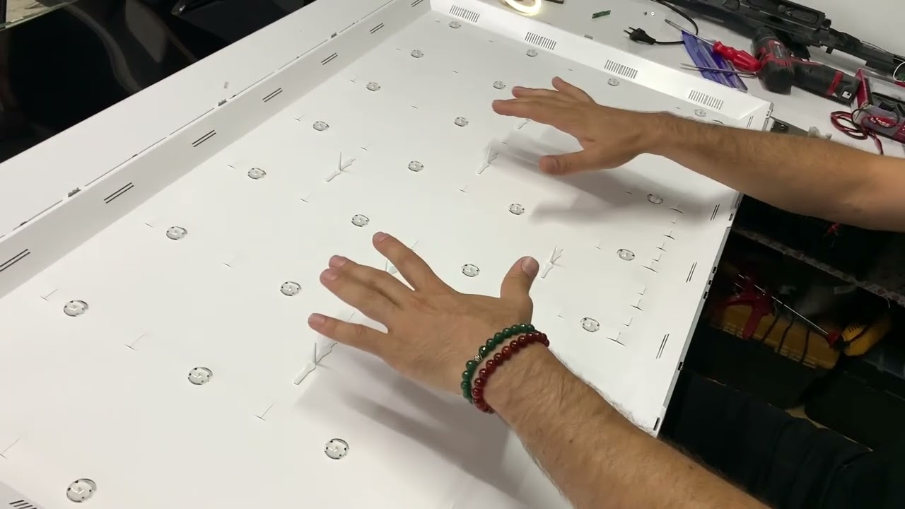 Grundig 49 CLX 7755 mavi ekran hatası.   YouTube müşterimizin televizyonu