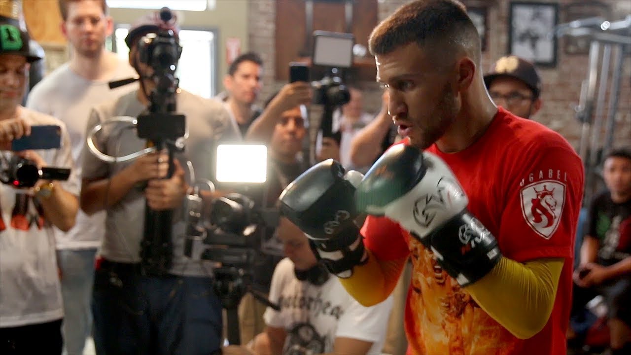 MASTER AT WORK! VASYL LOMACHENKO HEAVY BAG WORKOUT AHEAD OF MARRIAGA FIGHT