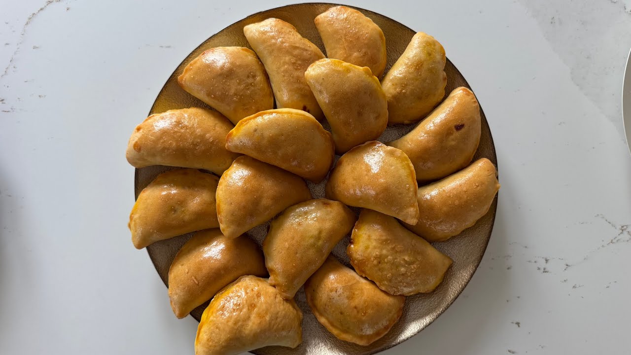 Pieczone pierogi z marchewkowym nadzieniem oraz drożdżówki serca - bo zostało troszkę ciasta