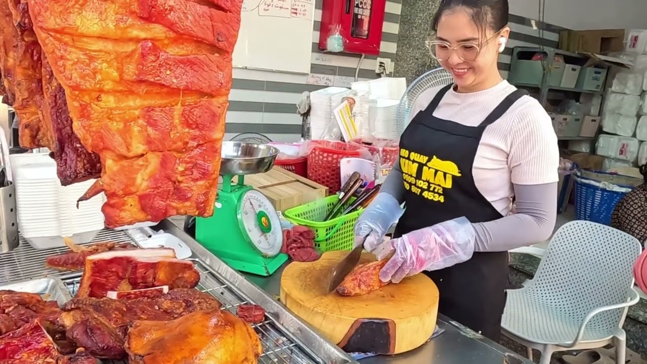 ♻️Cao thủ tr&ecirc;n c&agrave;nh đu đủ chặt heo quay như chớp
