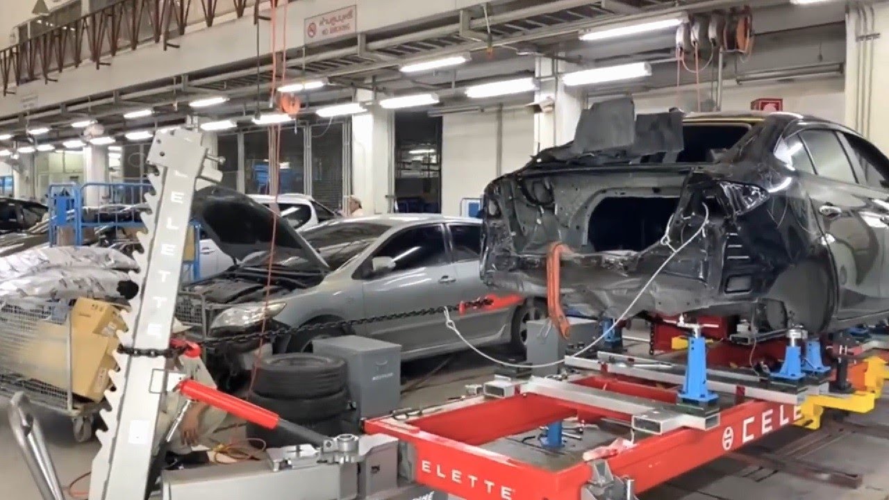 Ремонт задней аварии Toyota Yaris на скамейке Celette с приспособлениями Cameleon
