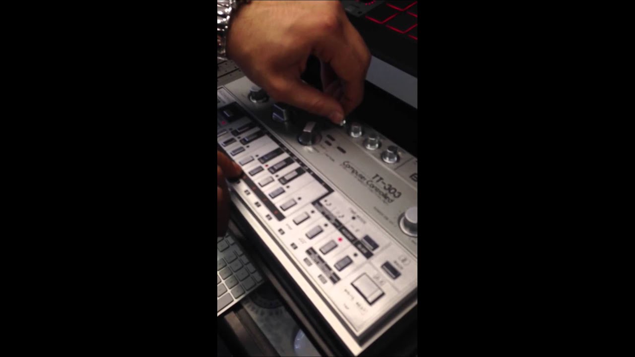 Cyclone Analogic TT303 Bass Bot