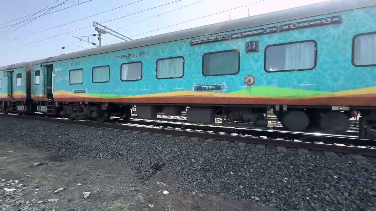 Jodhpur Bhagalpur hamsafar express in honking crossing 🚂🚂