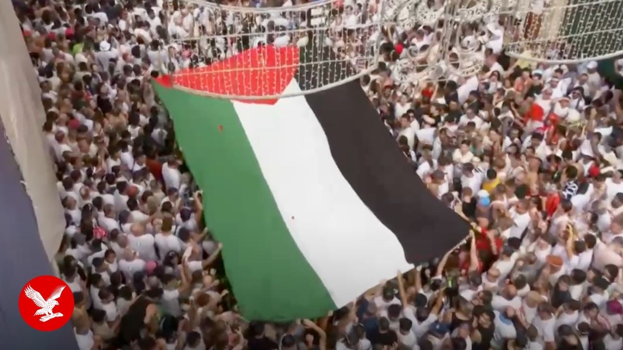 Huge Palestine flag unveiled at Spain’s annual tomato fight