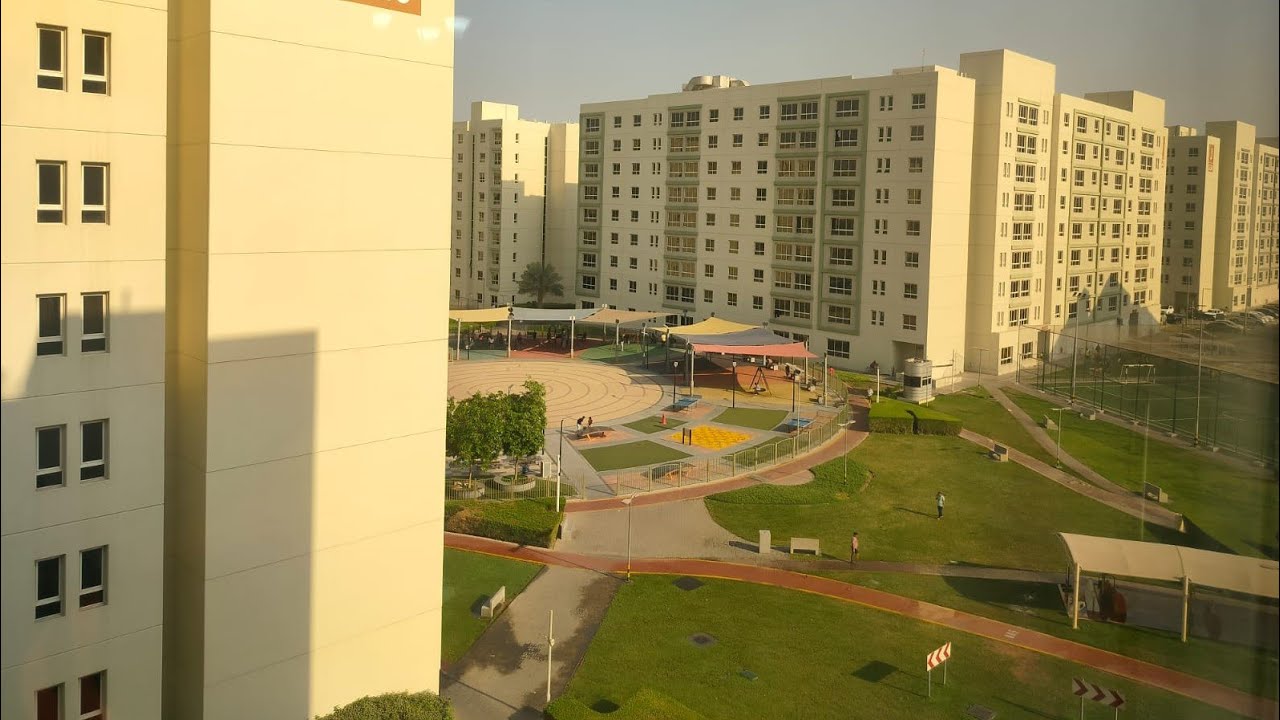 Dubai Emirates flight catering accommodation al khail gate