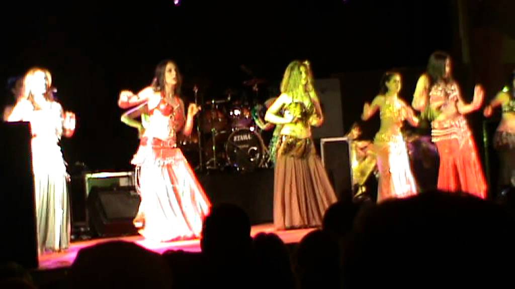 ACTUACIÓN DE COMPAÑIA FARAH DIVA Y BELLY FUSIÓN ..EN CARNAVALES VALLADOLID 2012.