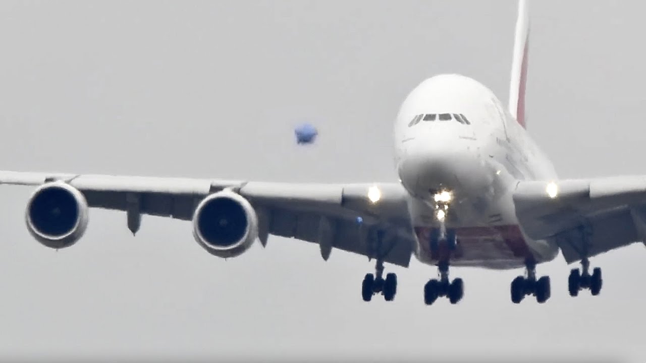 Airbus A380 vs Balloon