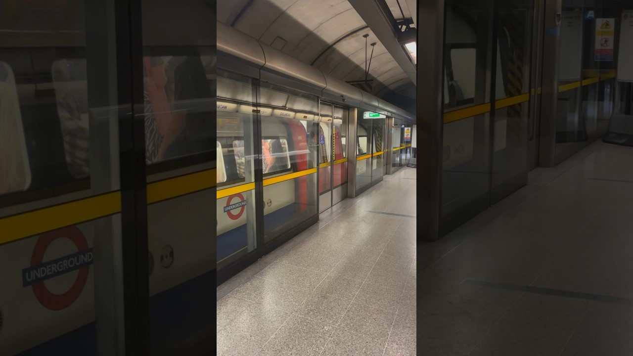 Jubilee line 1996TS 96076 departing Waterloo