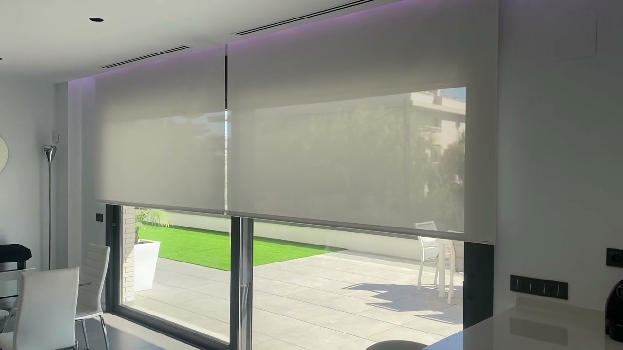Estores enrollables con luces LED y motorizados - Solarcheck