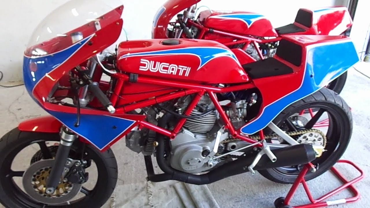 Classic Ducati TT1 racing motorcycles - two-valve air cooled 