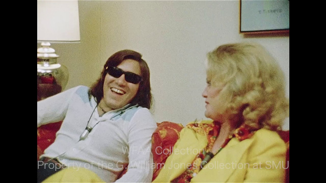 Suzie Humphreys Interviews Jose Feliciano in Dallas - August 1974