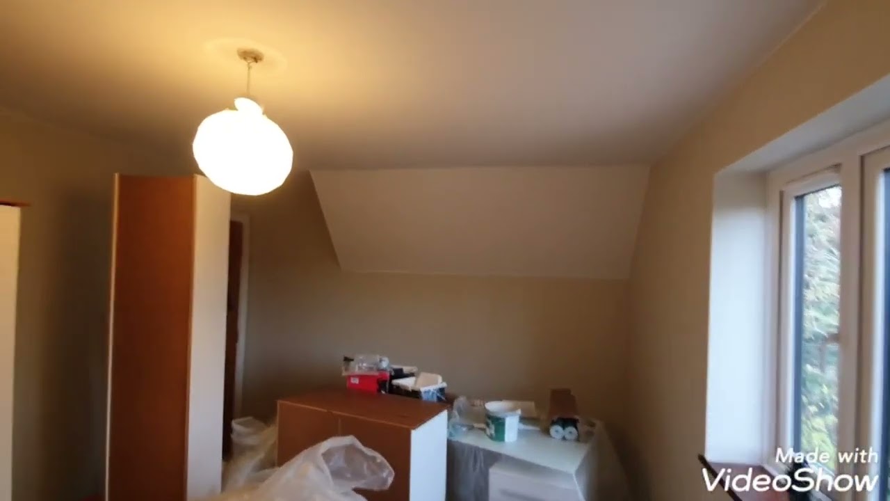 How To Get A straight Line On A Sloping Ceiling When Wallpapering