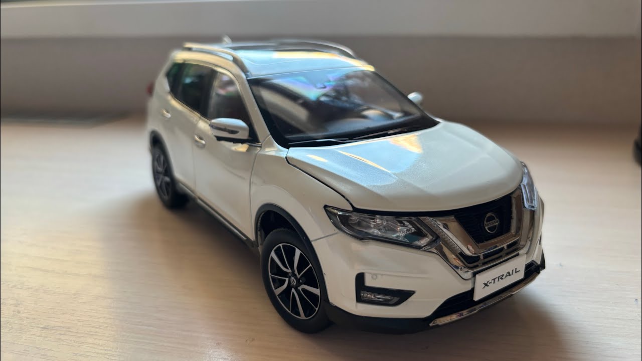 Модель Nissan x trail в кузове t32 от фирмы paudi в масштабе 1:18