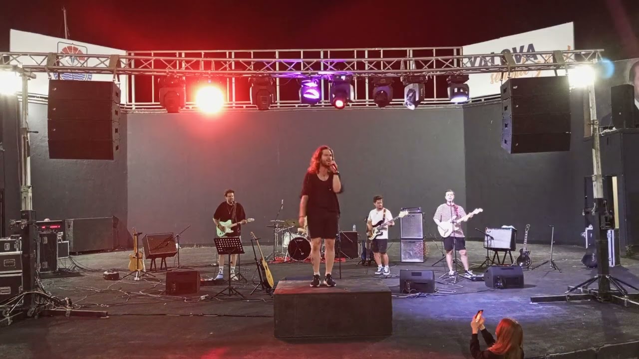 Alkan Dalgakıran ve Dekadans  MAG-Der Yardım konseriyle Gönüllere taht Kurdu