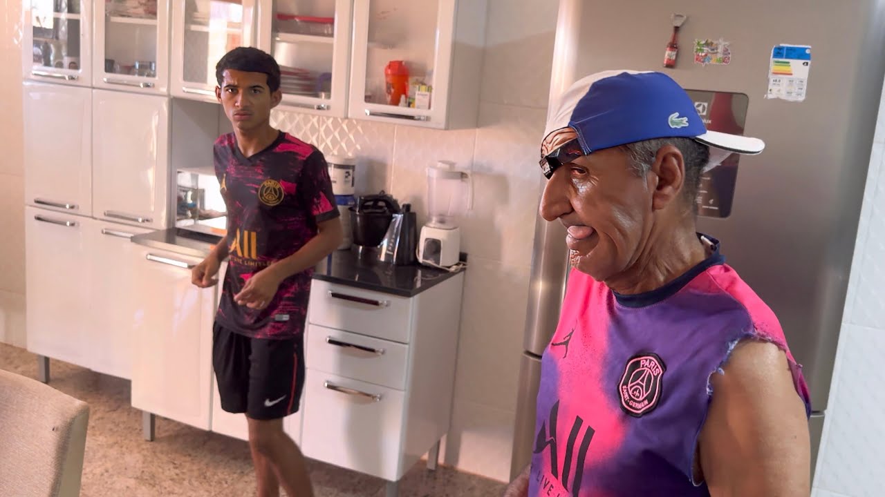 VELHO FUGIU DO HOSPÍCI0 E FOI ATAC4R O BRUTINHO