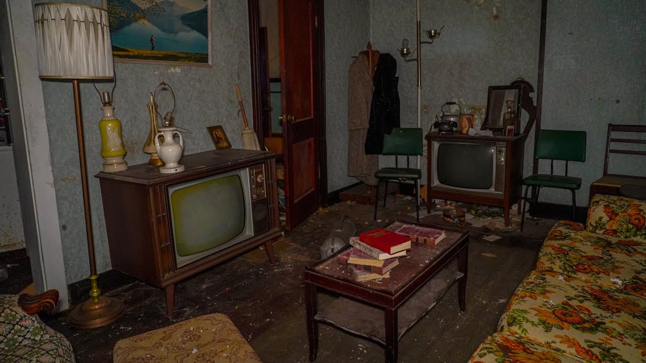 They Left Everything Behind In This Abandoned 1970s Time Capsule Hoarders House // Classic Cars 4K