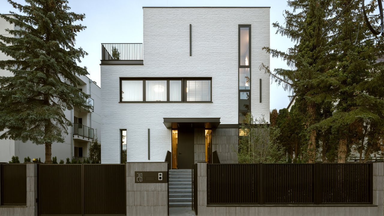 Dom Wertykalny na wąską działkę. Wszystkie kondygacje łączy przeszklona winda.| Exterio Architektura
