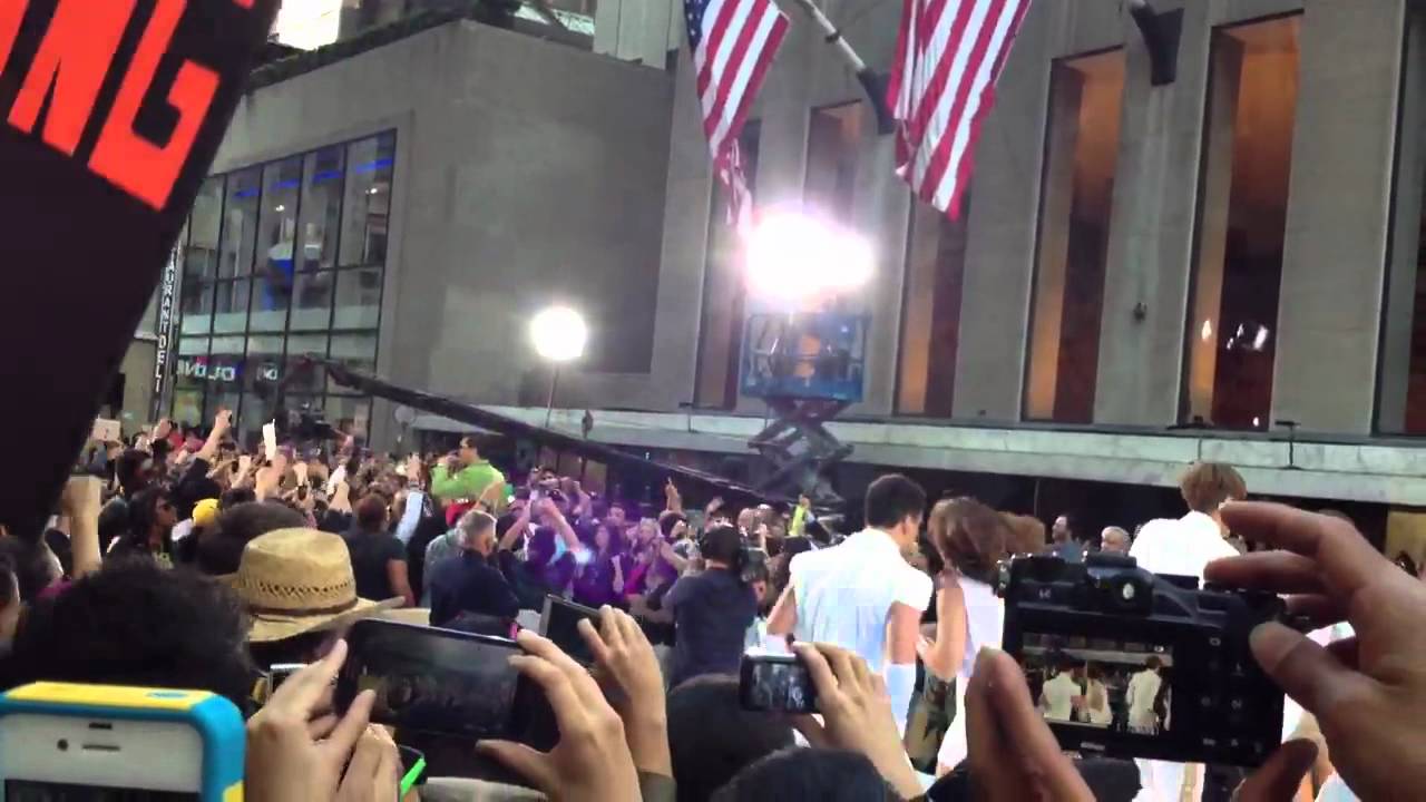 GANGNAM STYLE (LIVE ON TODAY SHOW) - PSY 9/14/12