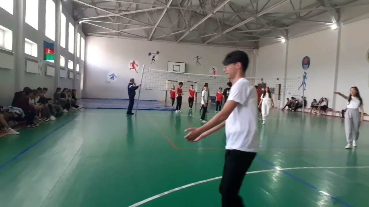 Suraxanı 208 məktəbdə Heydər Əliyevin 100 illiyinə həsr olunmuş valeybol yarışı.Vidadi müəllim
