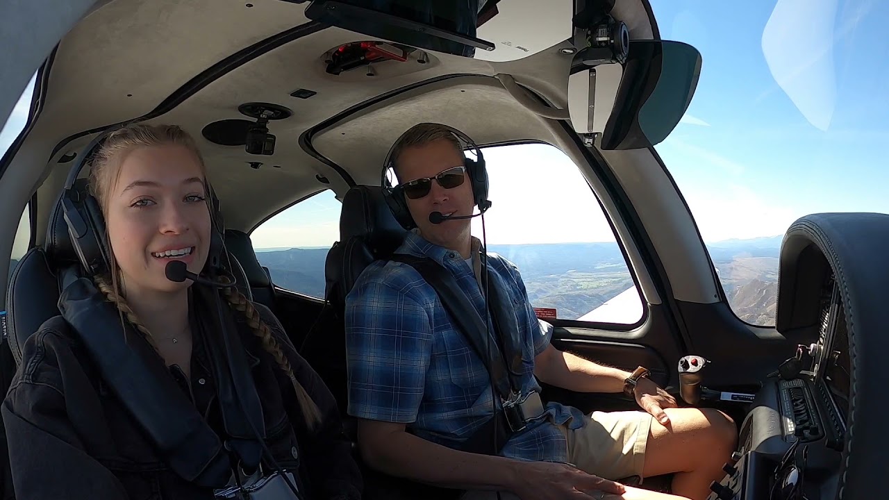 Mountain Flight to Buena Vista in a Cirrus SR22 Turbo - She Kissed a Moose!
