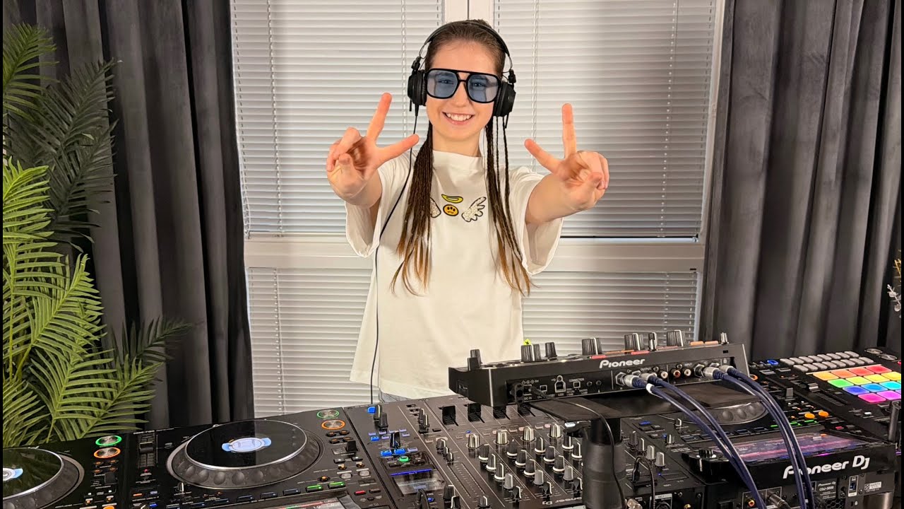 DJ Gabi – Weekly Electronic Journey: Melodic Techno & Progressive House | Episode 01 🎧🔥✨