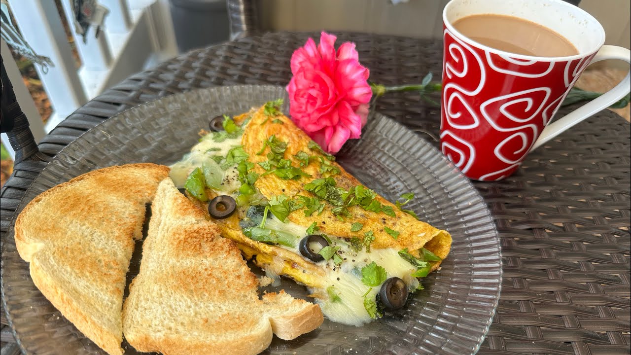 Olive And Spinach Cheese Omelette || Easy Breakfast Recipe || Cook With Zunash